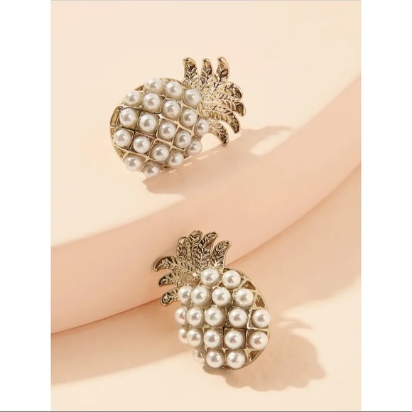 Jewelry - 3/$35 RESTOCKED Pineapple Pearl Stud Earrings